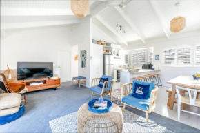 Stylish Beach House Retreat - Close to River & Shops